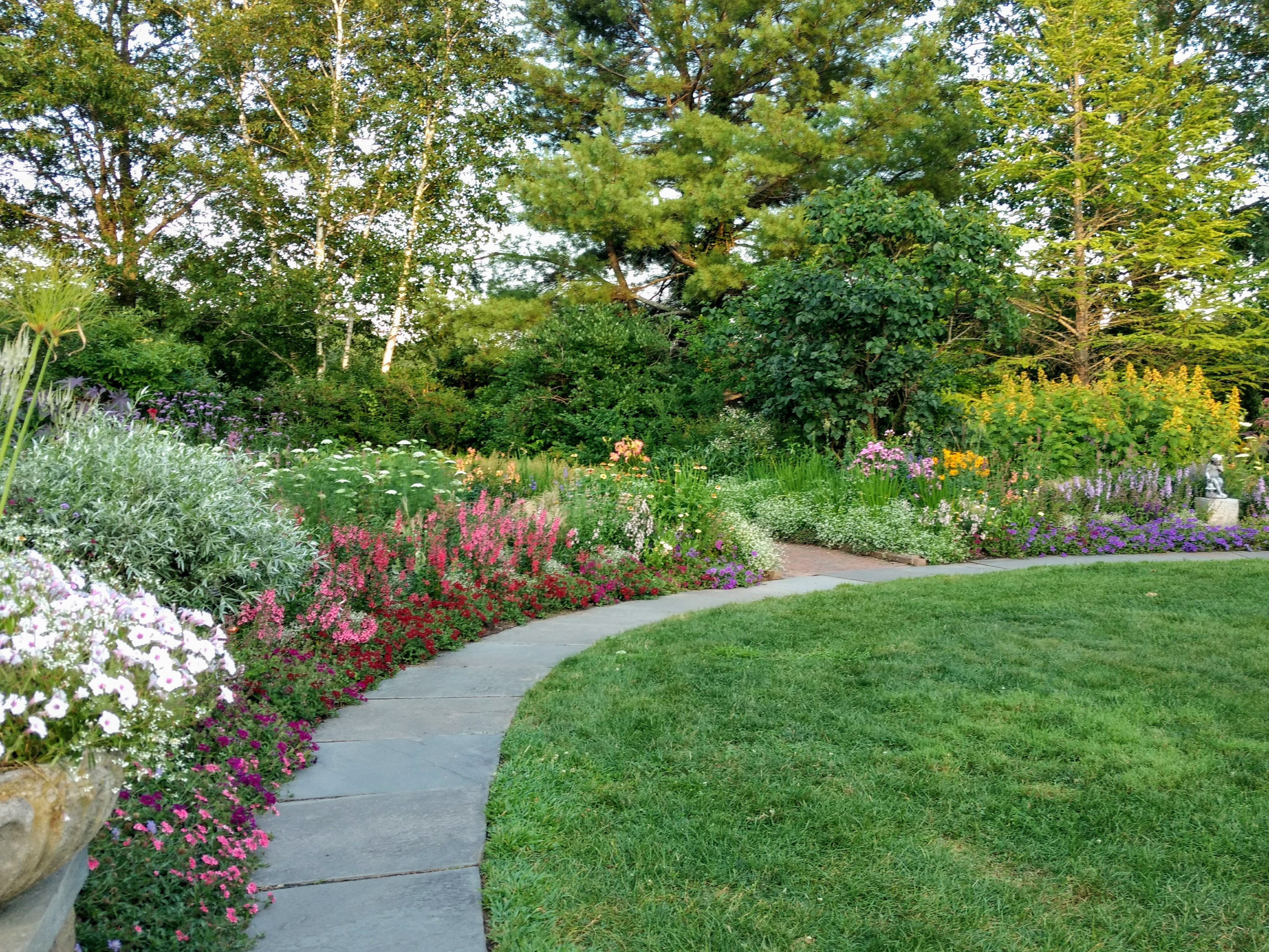 Благоустройство участка частного дома в Казани и Республике Татарстан